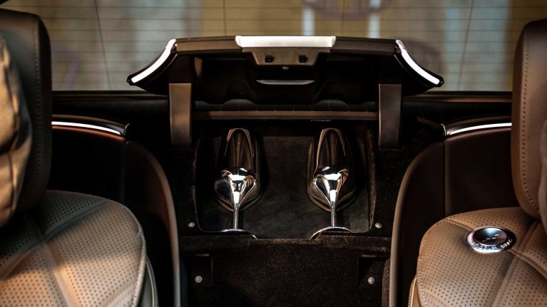 معرفی مرسدس میباخ EQS SUV، شاسی‌بلند برقی مجلل با ۶۵۸ اسب بخار