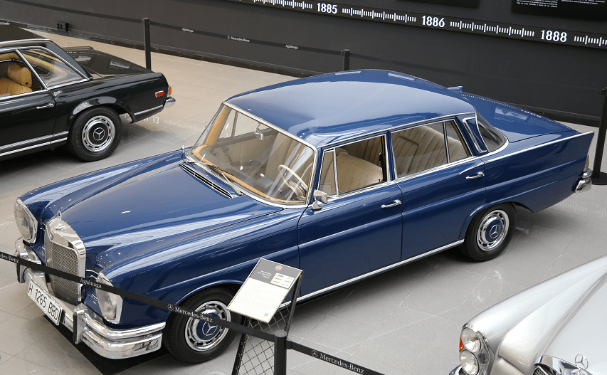 مرسدس بنز W111