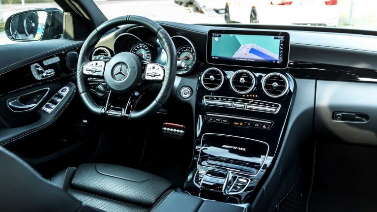 خداحافظی منهارت با مرسدس C63 هشت سیلندر؛ ۶۲۳ اسب بخار از موتور ۴ لیتر!