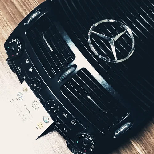 هواکش روی داشبورد بنز E240
