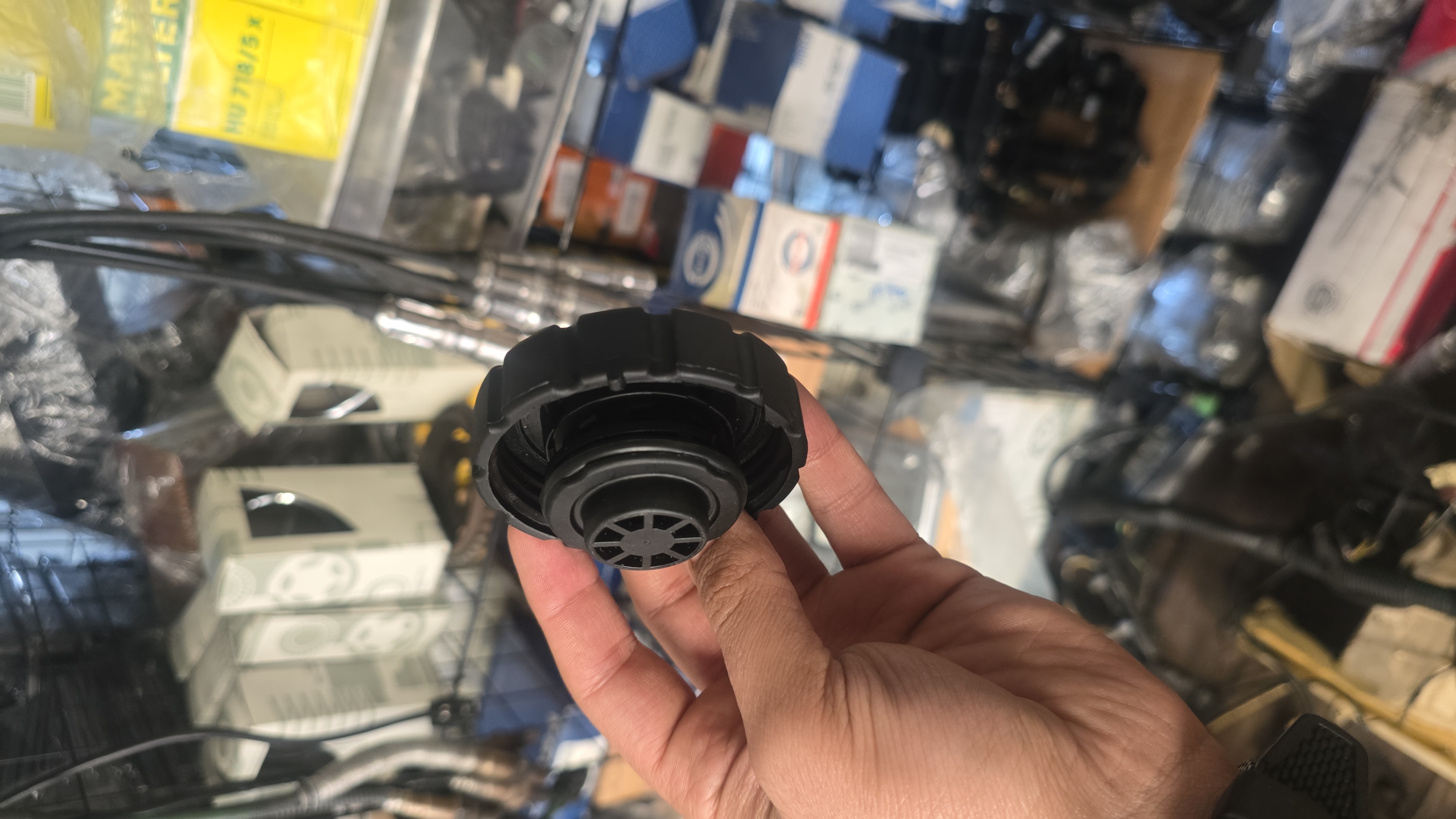 درب منبع آب رادیاتور سوپاپ دار بنز سواری